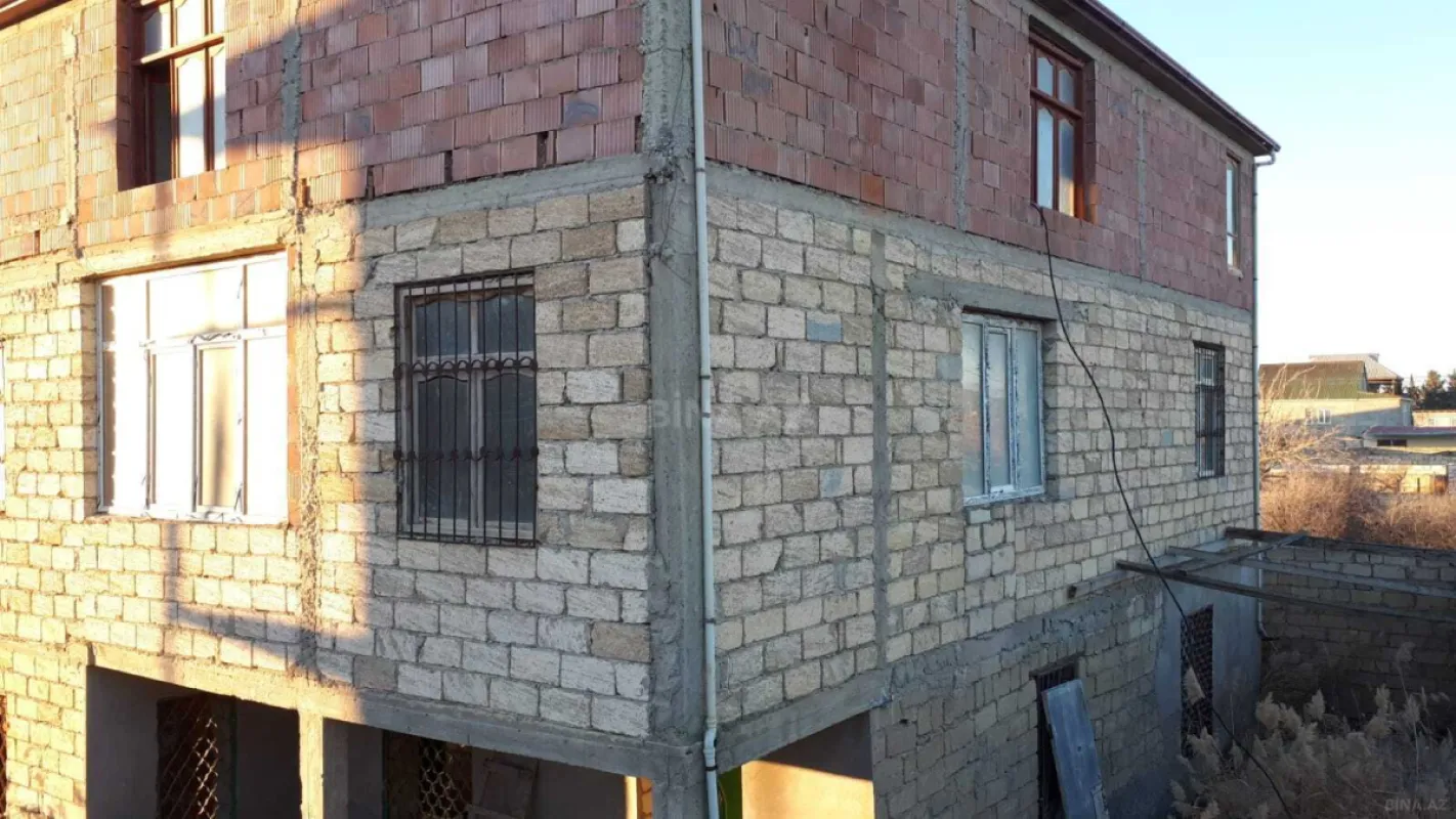 Satılır 6 otaqlı həyət evi 240 m²