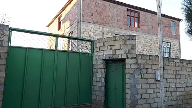 Satılır 6 otaqlı həyət evi 240 m²