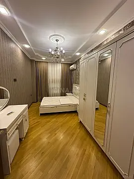 Kirayə verilir 4 otaqlı mənzil 200 m²