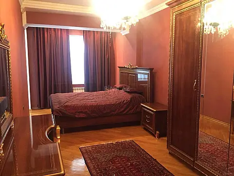 Satılır 3 otaqlı mənzil 166 m²
