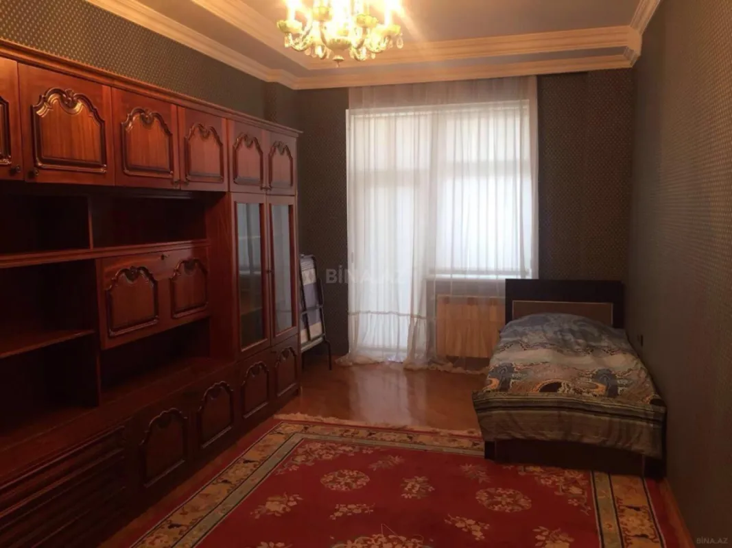 Satılır 3 otaqlı mənzil 166 m²