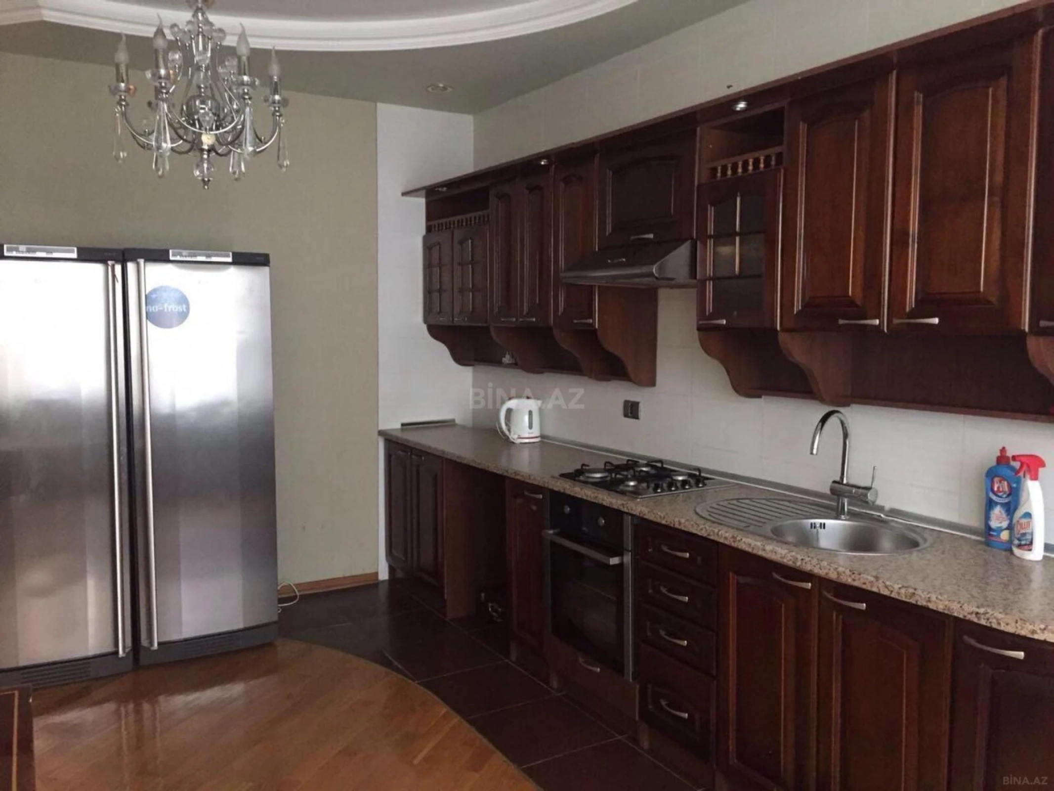 Satılır 3 otaqlı mənzil 166 m²