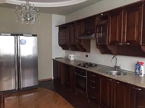 Satılır 3 otaqlı mənzil 166 m²