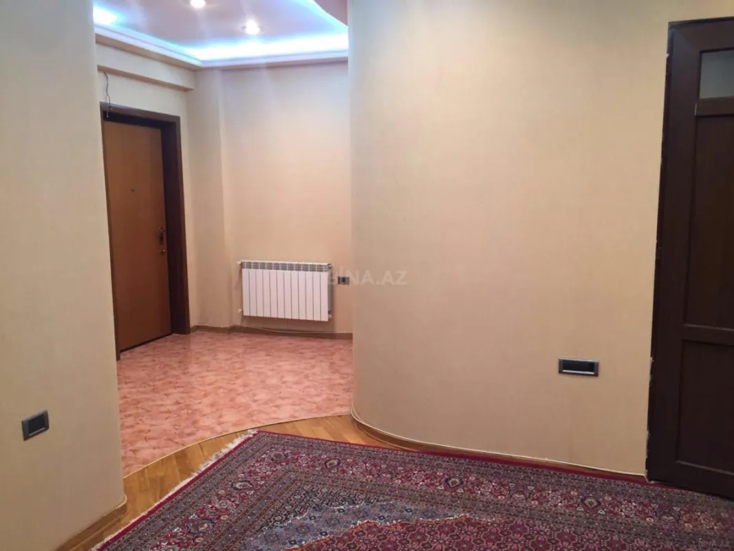 Satılır 3 otaqlı mənzil 166 m²