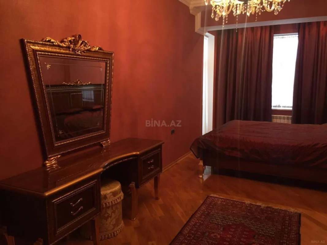 Satılır 3 otaqlı mənzil 166 m²