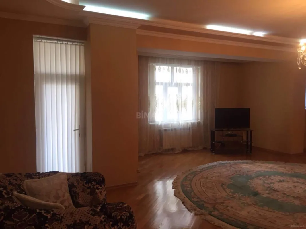 Satılır 3 otaqlı mənzil 166 m²