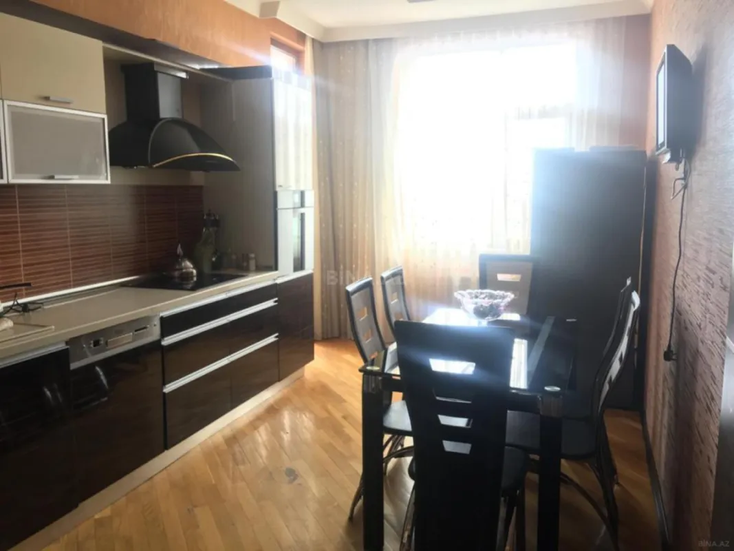 Kirayə verilir 2 otaqlı mənzil 92 m²