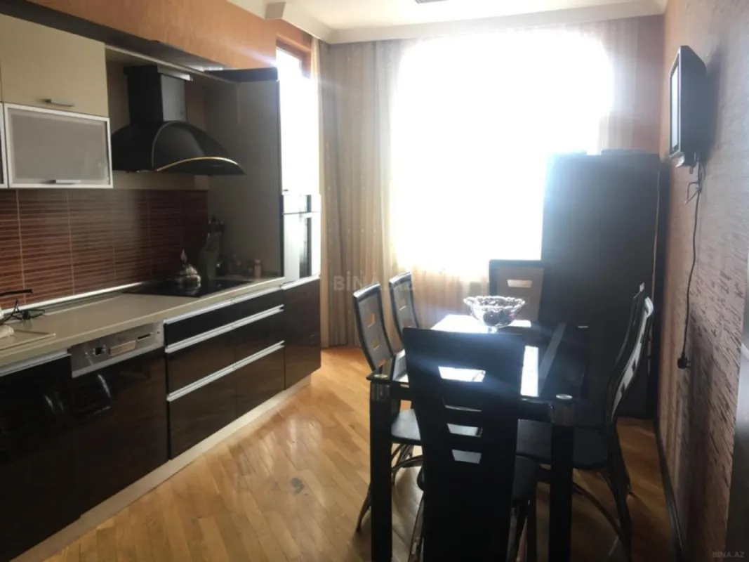 Kirayə verilir 2 otaqlı mənzil 92 m²