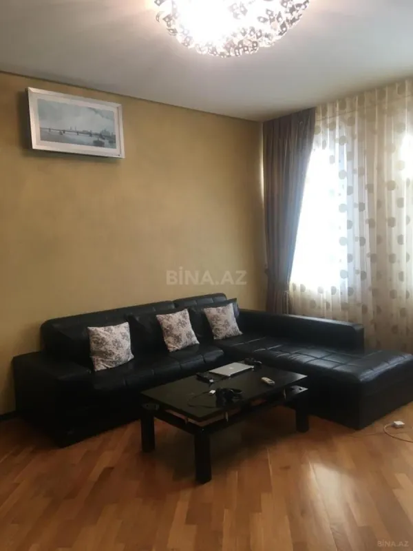 Kirayə verilir 2 otaqlı mənzil 92 m²