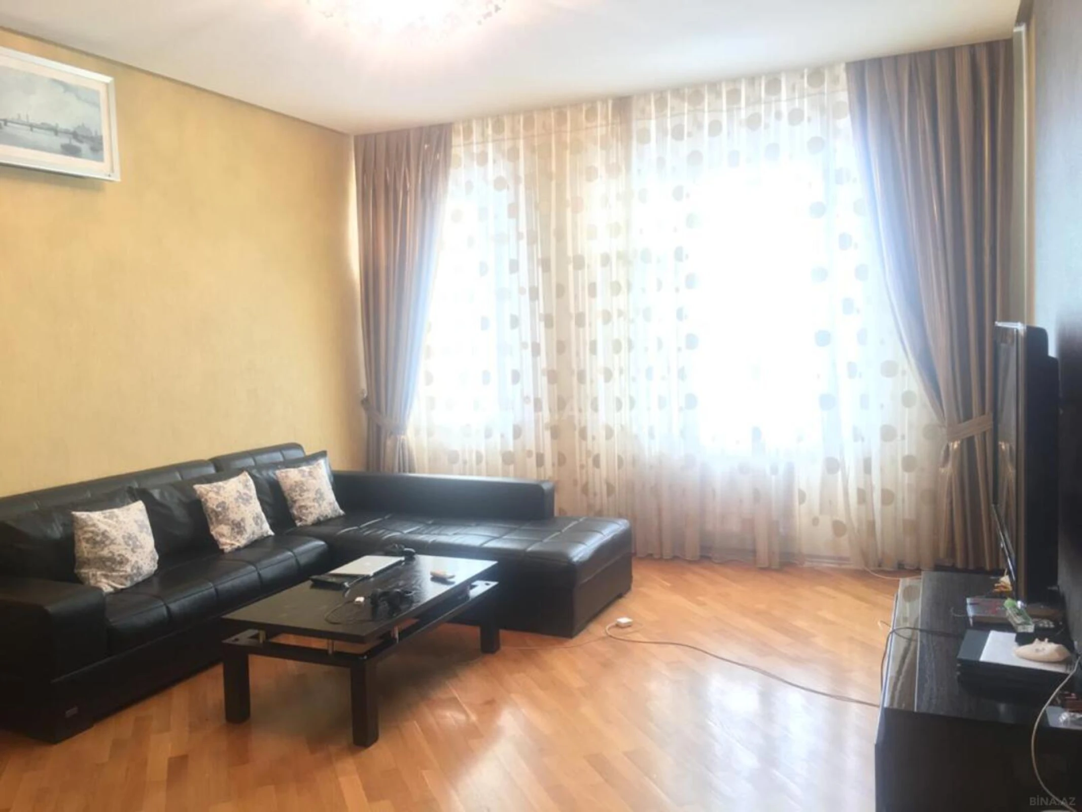 Kirayə verilir 2 otaqlı mənzil 92 m²