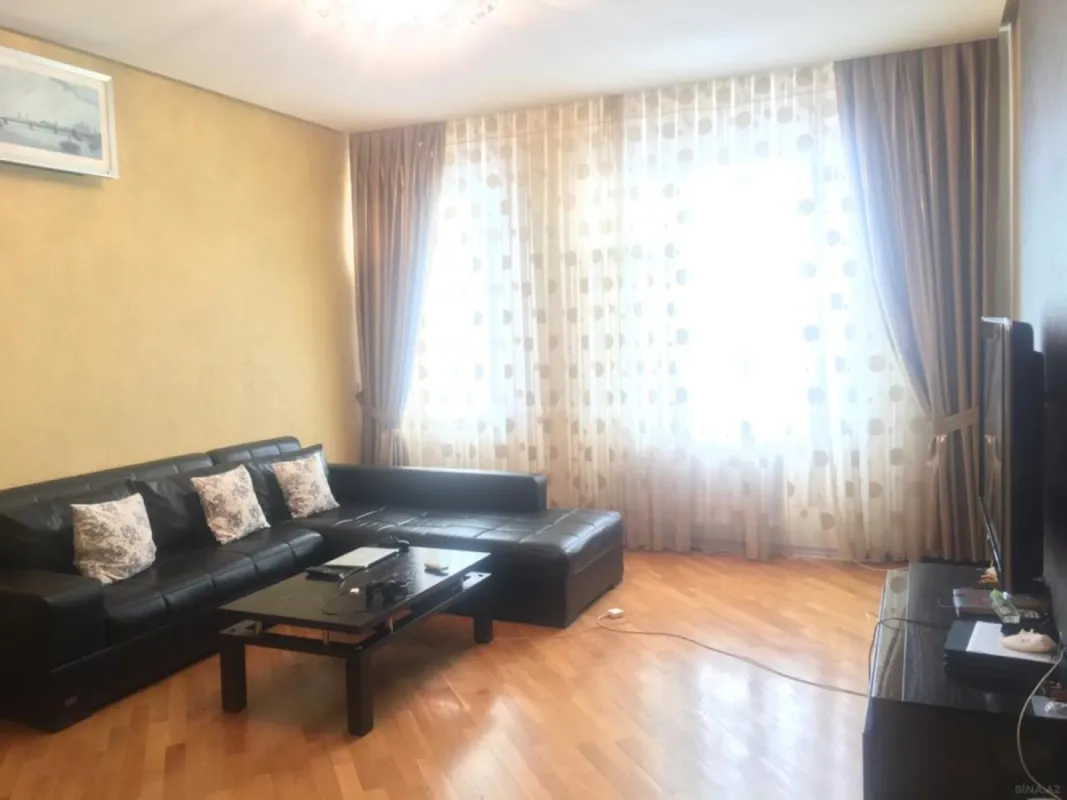 Kirayə verilir 2 otaqlı mənzil 92 m²