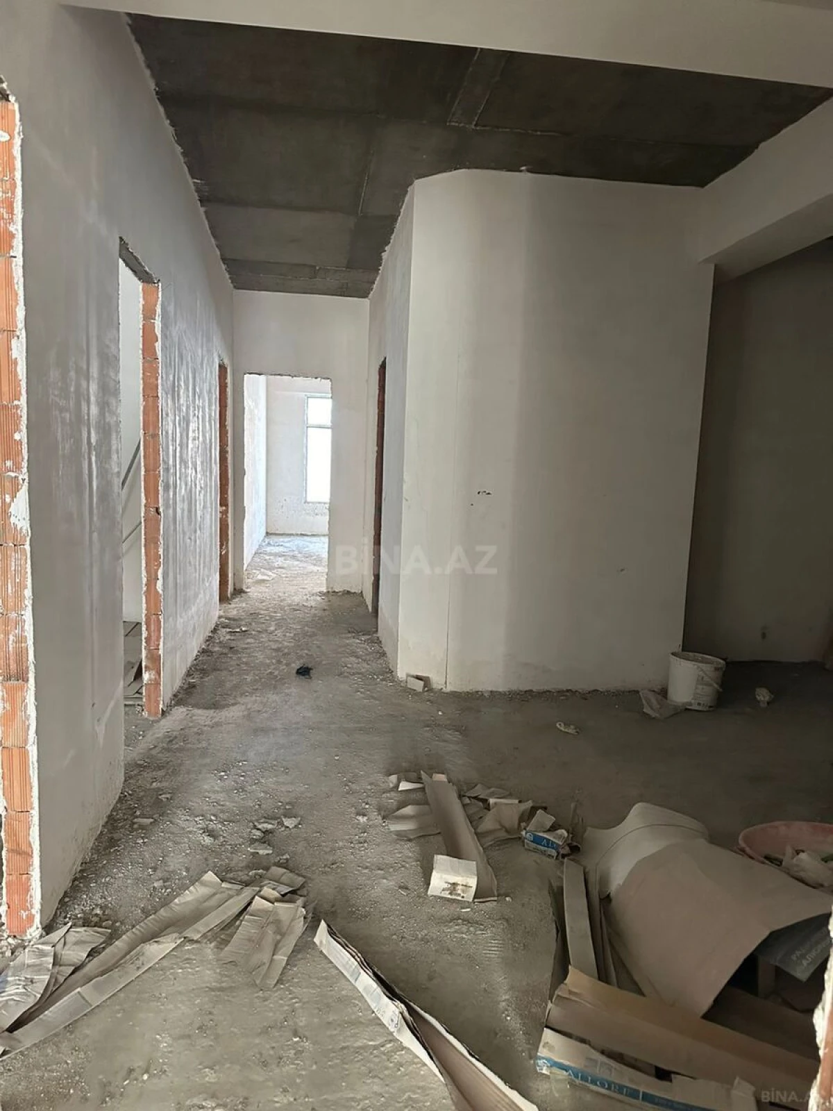 Satılır 4 otaqlı mənzil 178 m²