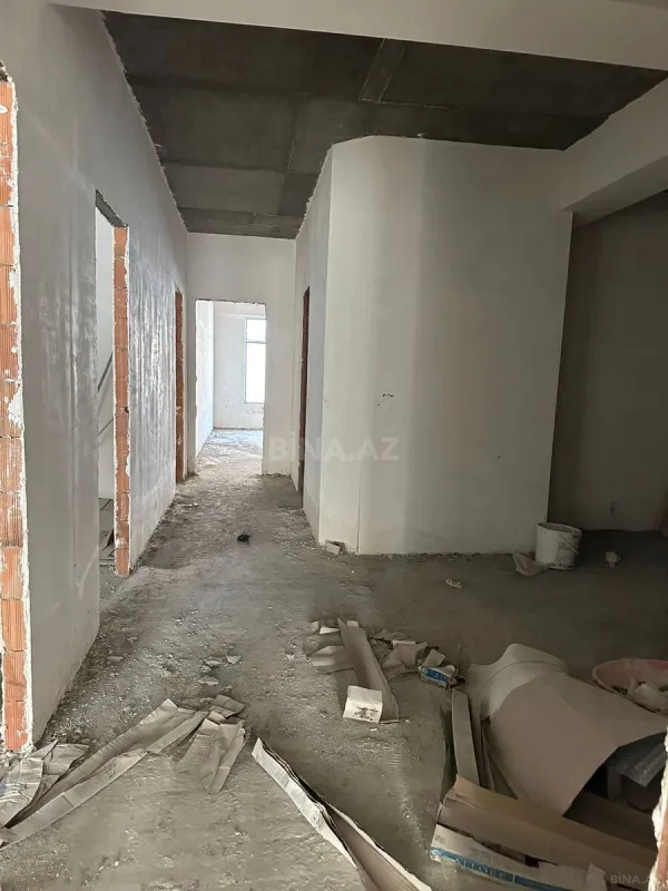 Satılır 4 otaqlı mənzil 178 m²