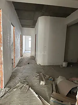 Satılır 4 otaqlı mənzil 178 m²