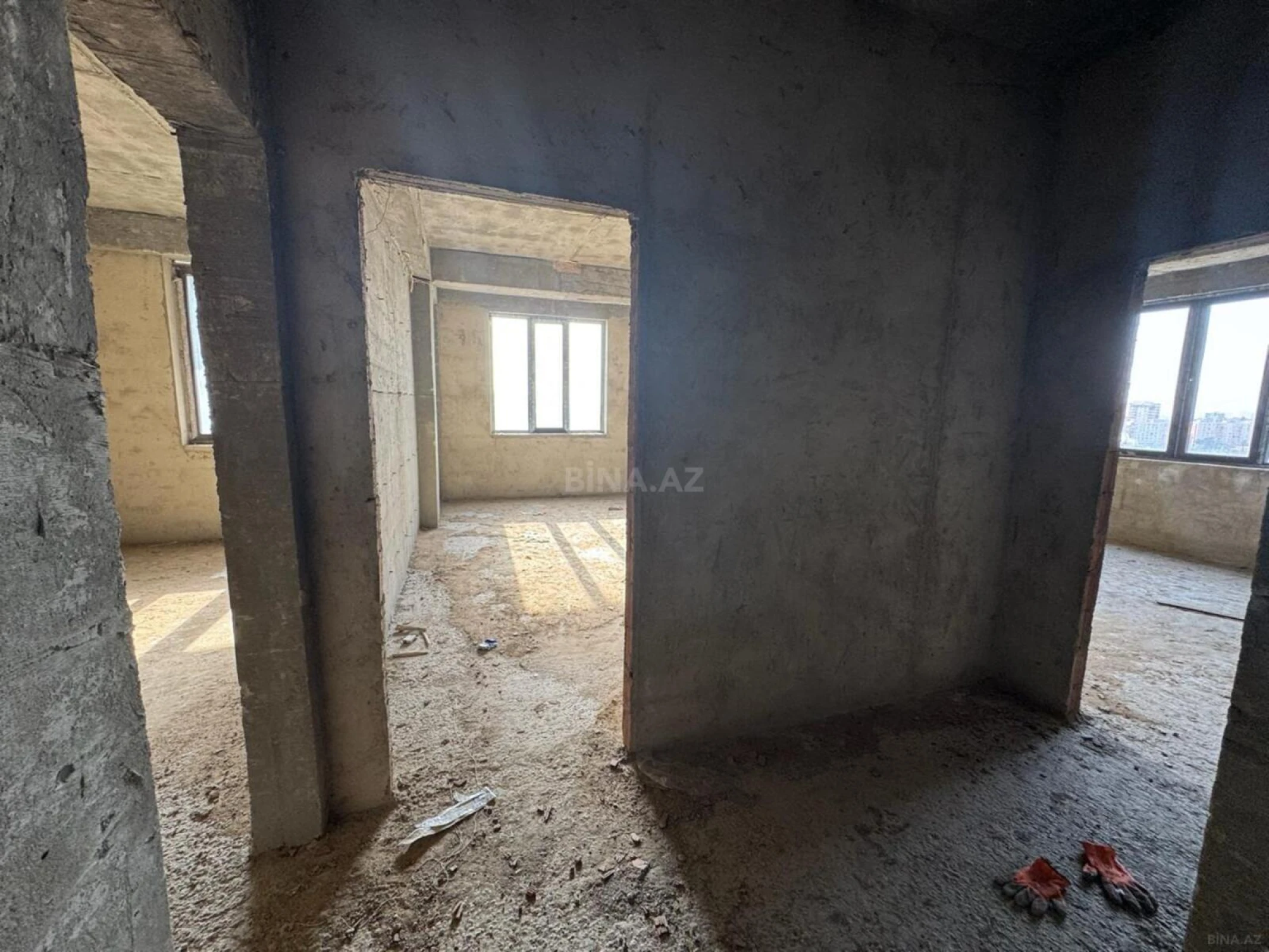 Satılır 2 otaqlı mənzil 79 m²