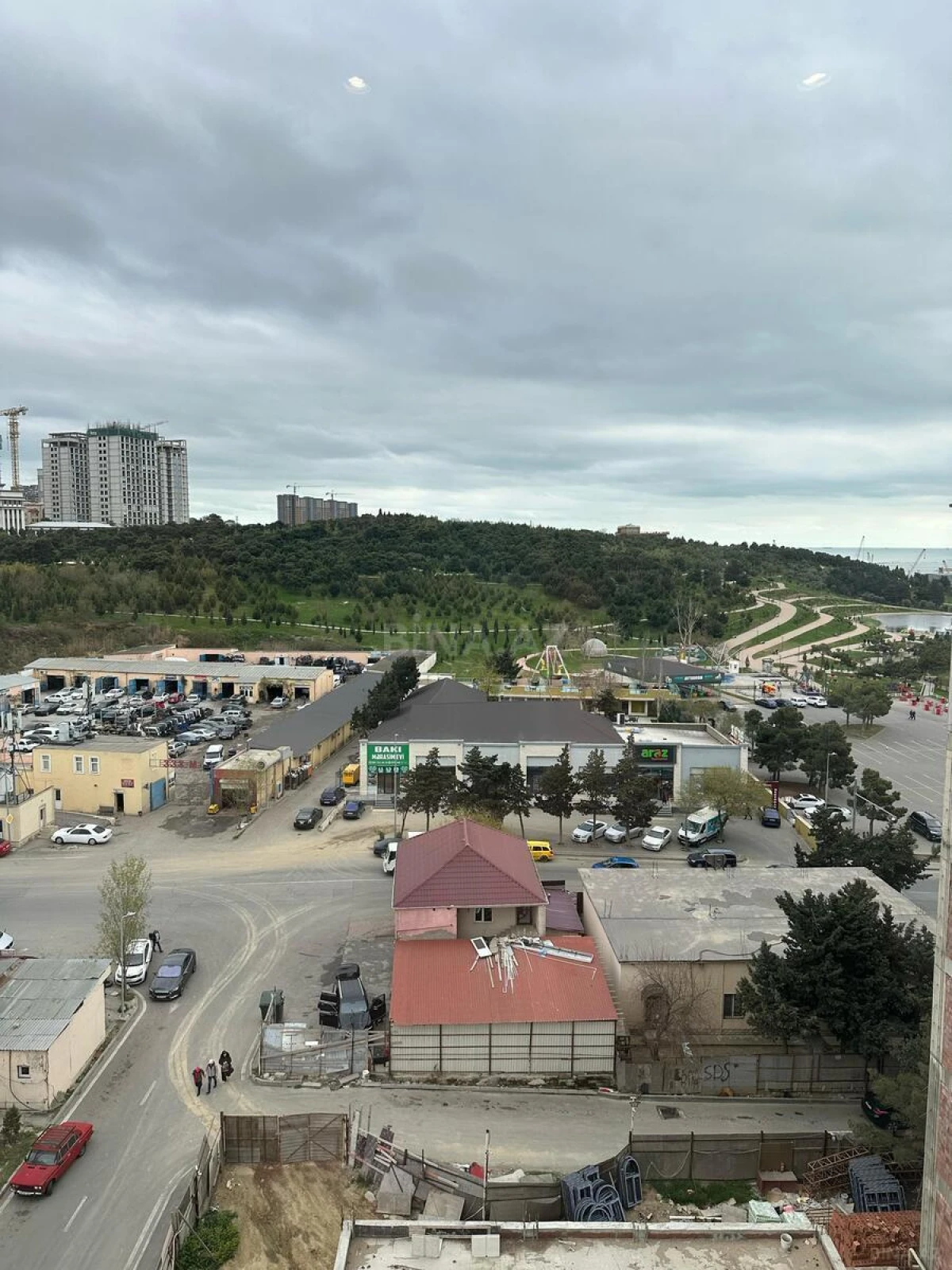 Satılır 4 otaqlı mənzil 141 m²