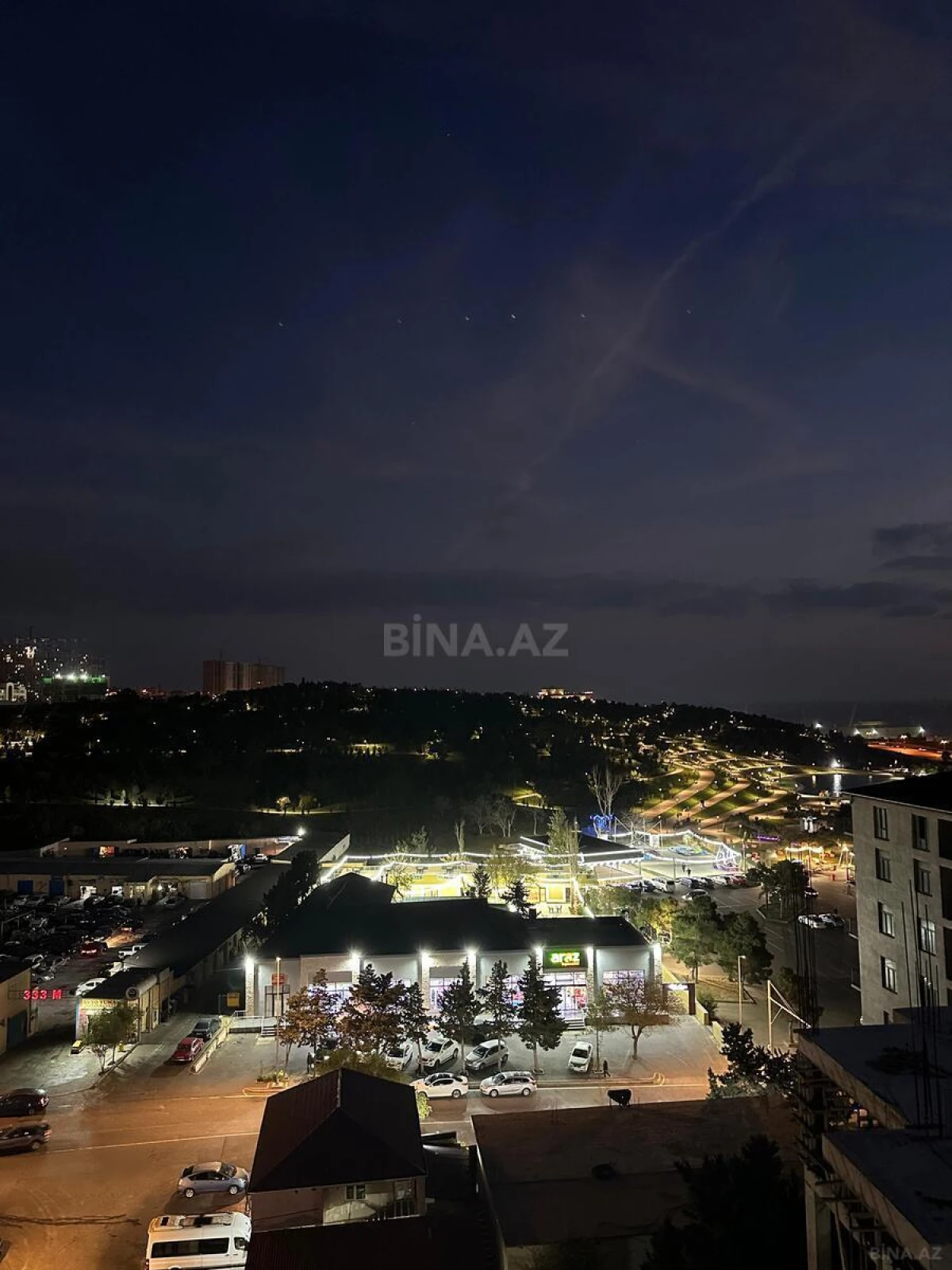 Satılır 4 otaqlı mənzil 141 m²