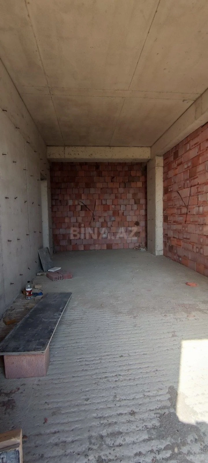 Satılır 4 otaqlı mənzil 141 m²