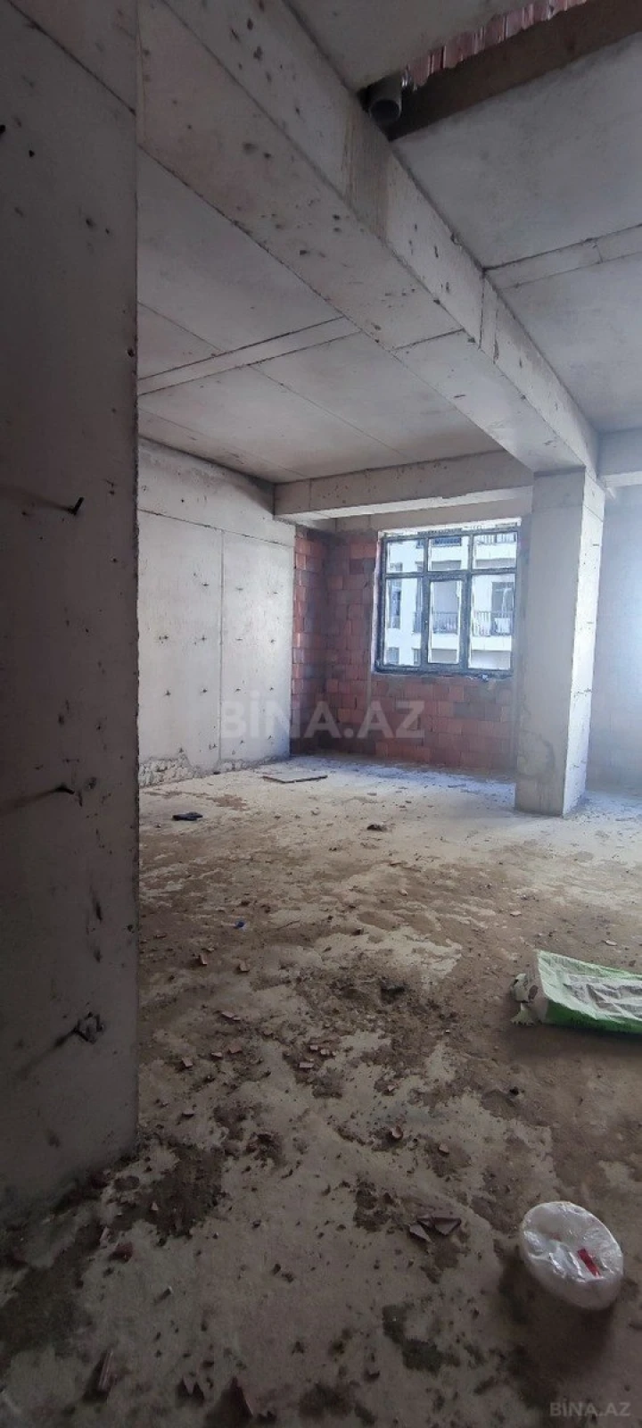 Satılır 4 otaqlı mənzil 141 m²