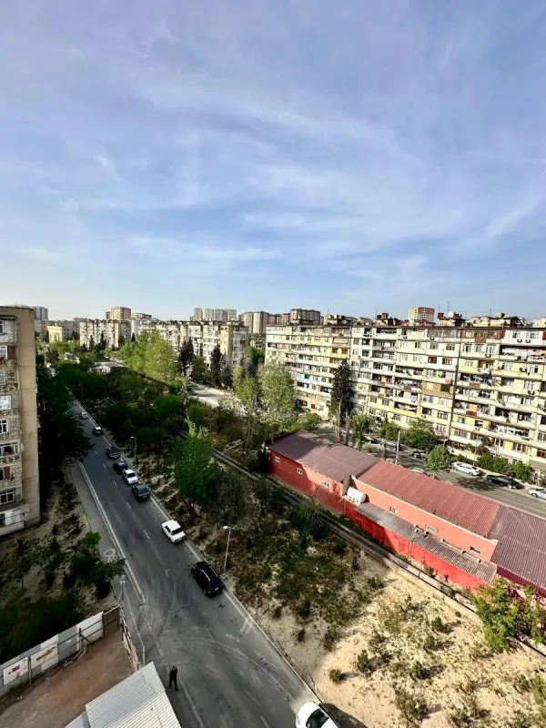 Satılır 4 otaqlı mənzil 141 m²