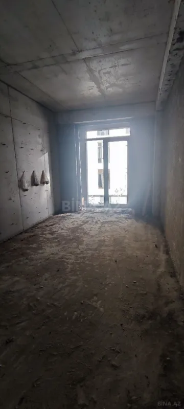 Satılır 4 otaqlı mənzil 141 m²