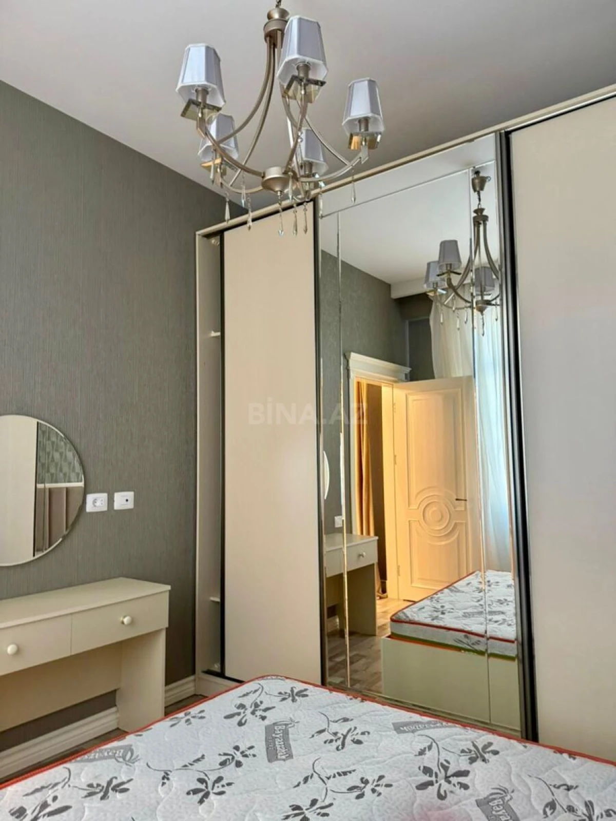 Satılır 2 otaqlı mənzil 70 m²