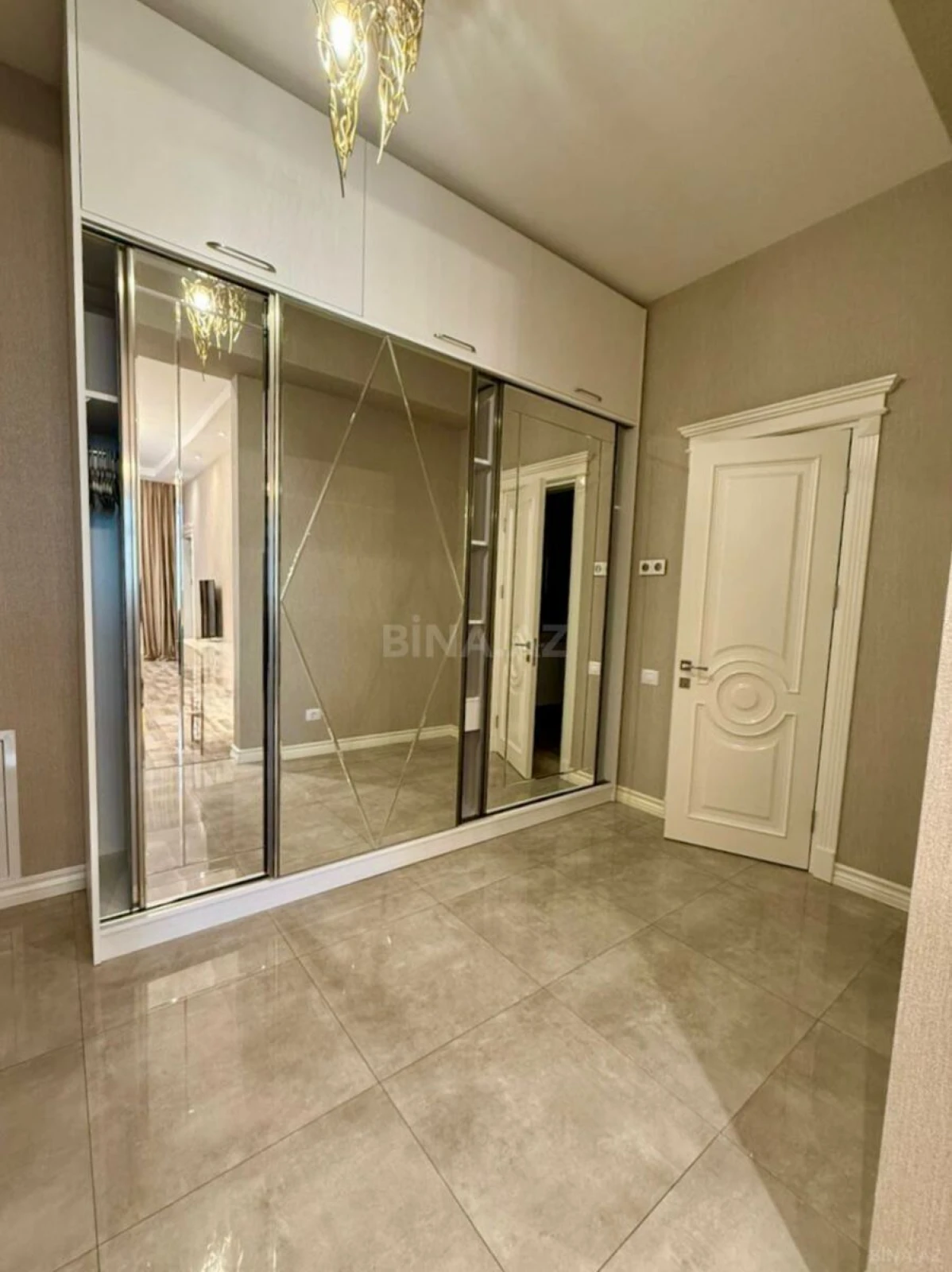 Satılır 2 otaqlı mənzil 70 m²