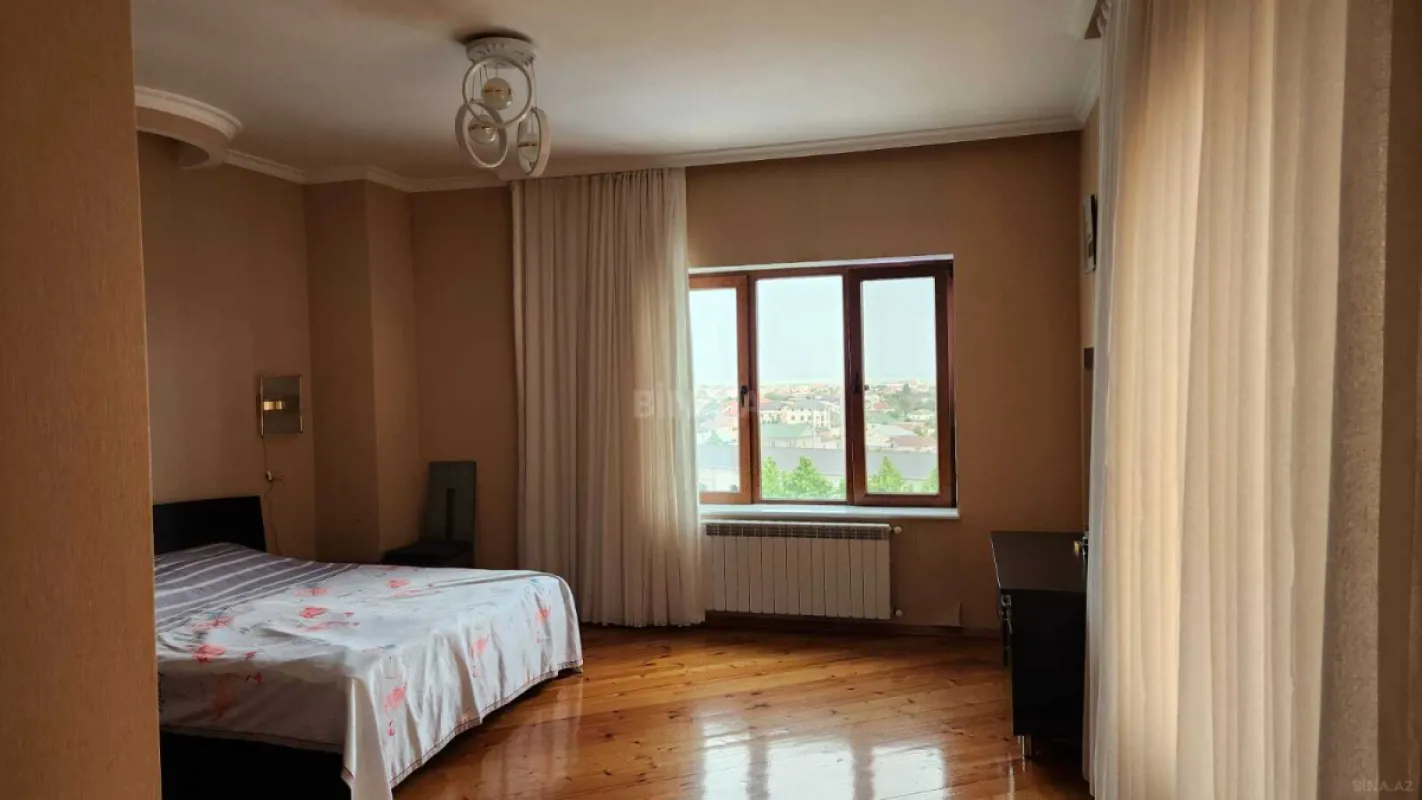 Satılır 5 otaqlı həyət evi 300 m²