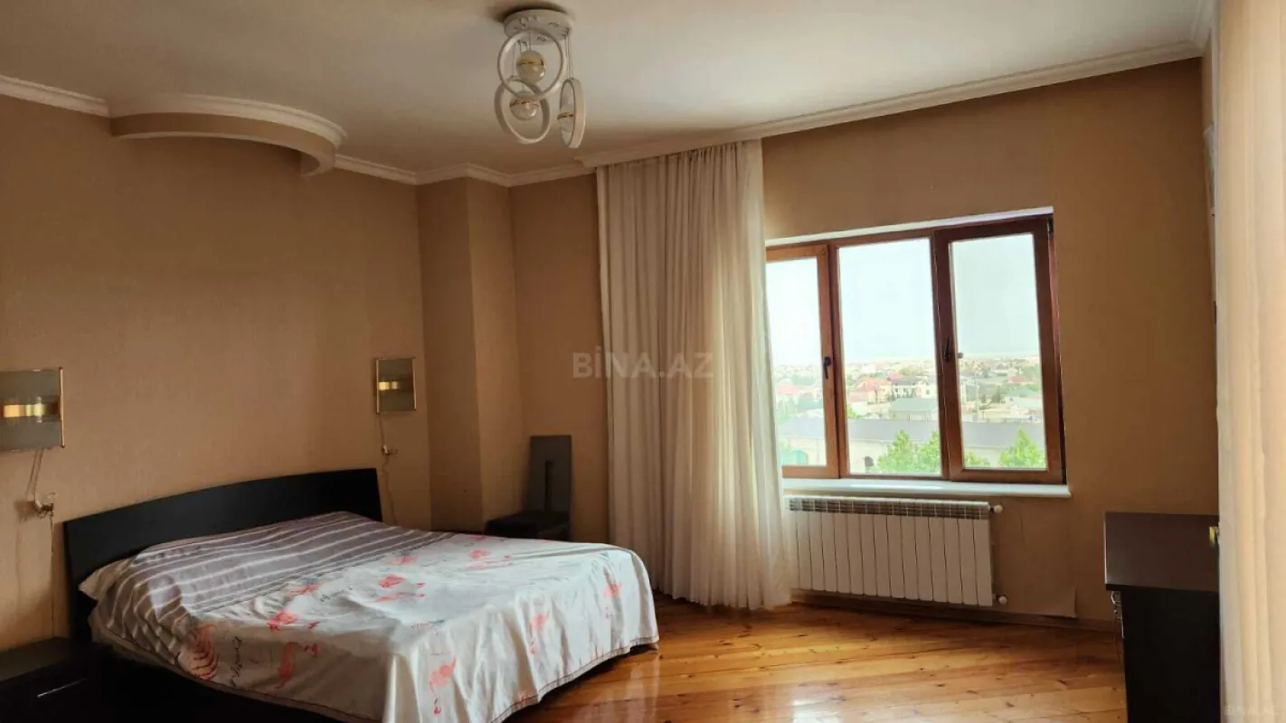 Satılır 5 otaqlı həyət evi 300 m²