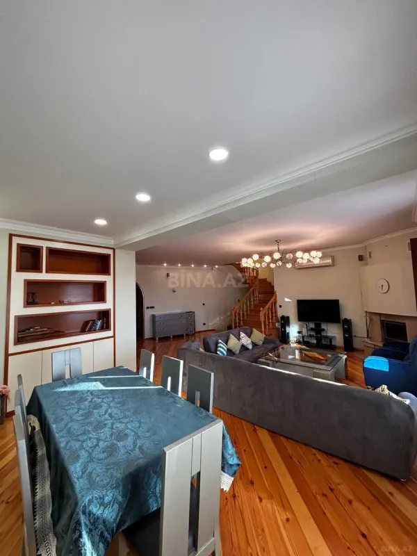 Satılır 5 otaqlı həyət evi 300 m²