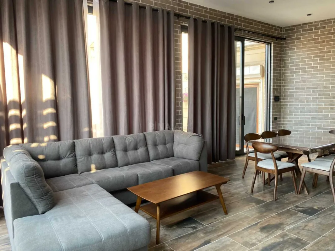 Satılır 5 otaqlı həyət evi 300 m²