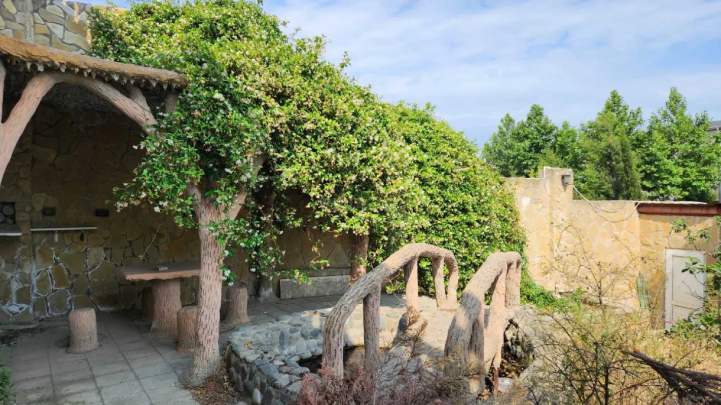 Satılır 5 otaqlı həyət evi 300 m²