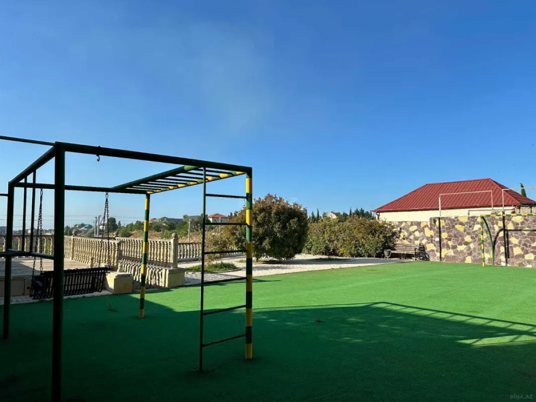 Satılır 5 otaqlı həyət evi 300 m²
