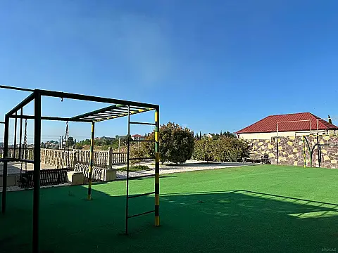 Satılır 5 otaqlı həyət evi 300 m²