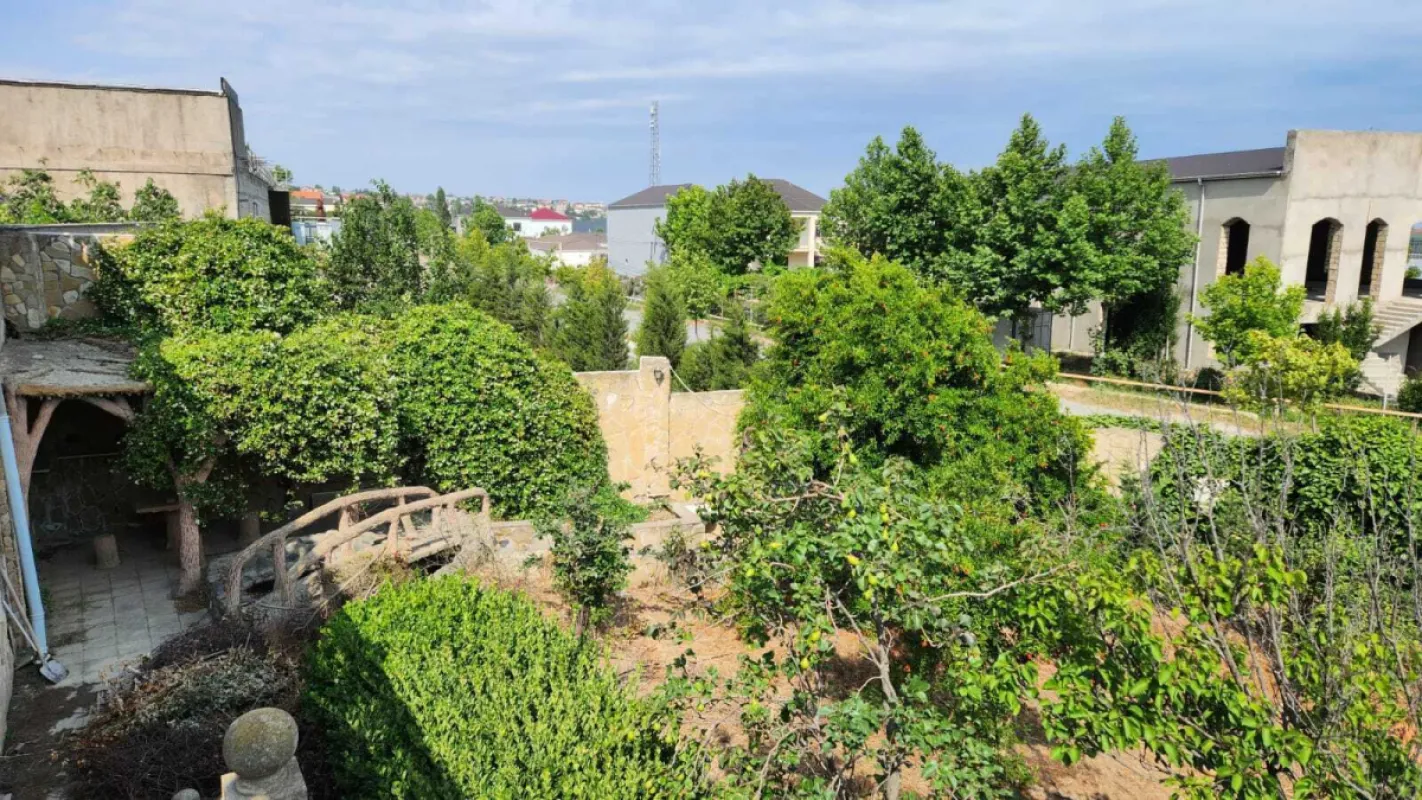 Satılır 5 otaqlı həyət evi 300 m²