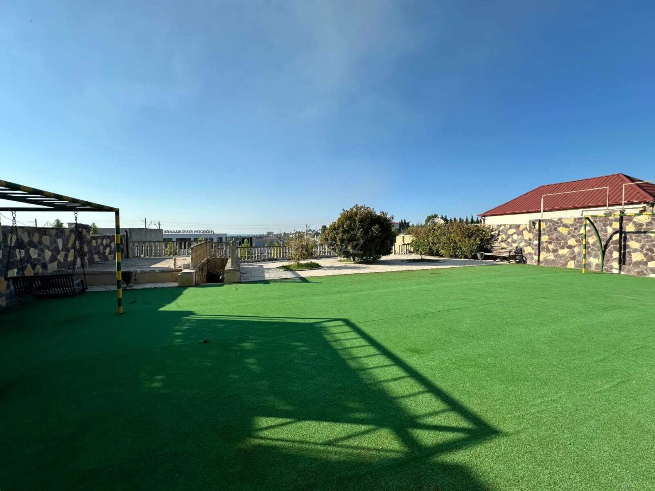 Satılır 5 otaqlı həyət evi 300 m²