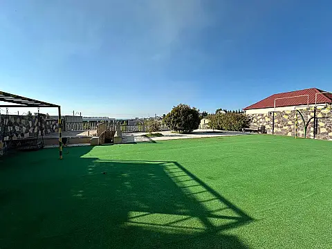 Satılır 5 otaqlı həyət evi 300 m²