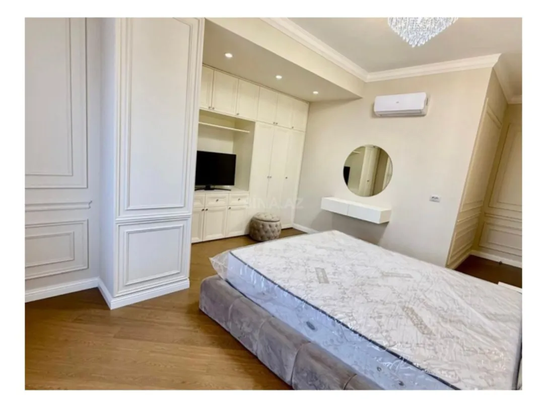 Satılır 4 otaqlı mənzil 210 m²