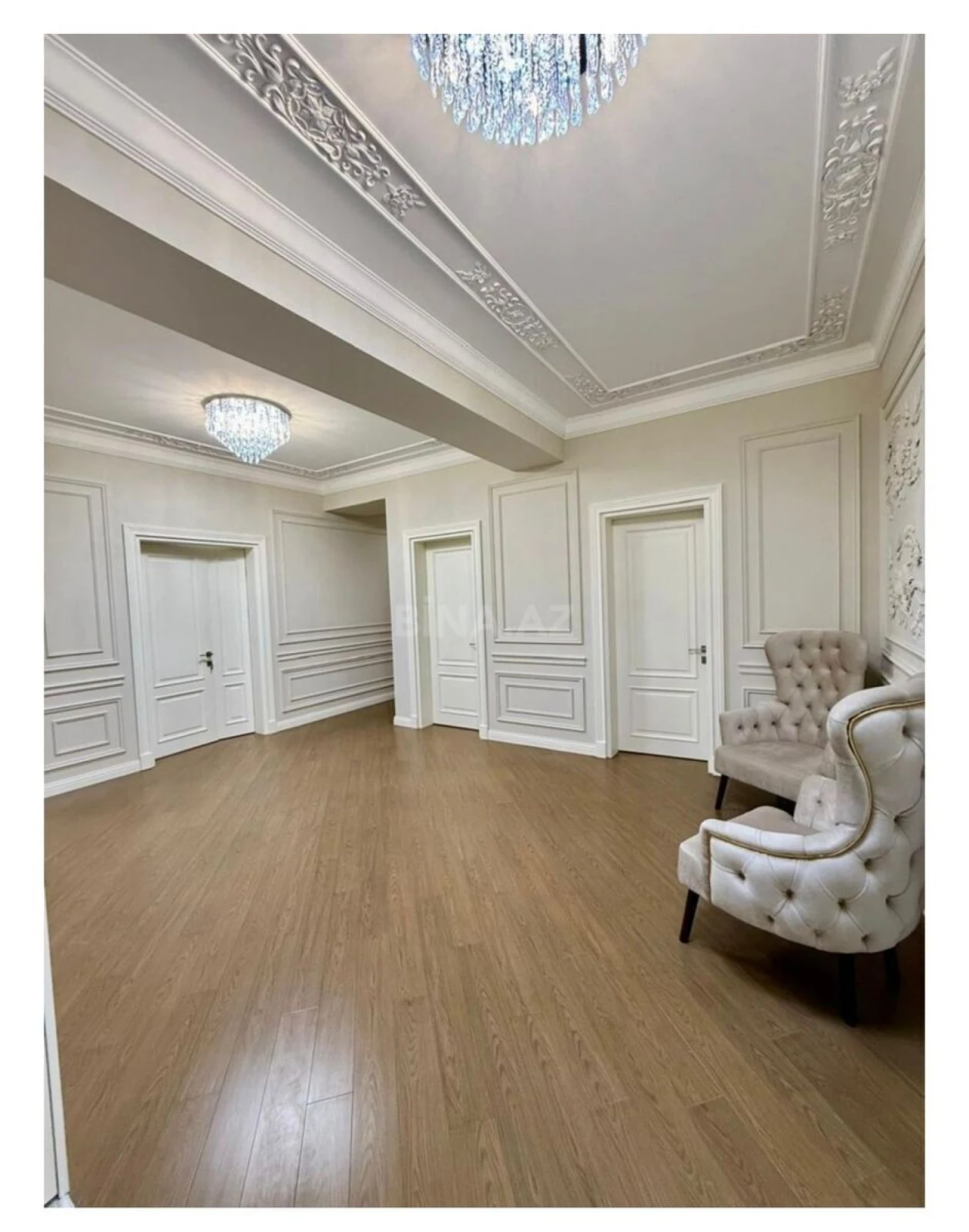 Satılır 4 otaqlı mənzil 210 m²