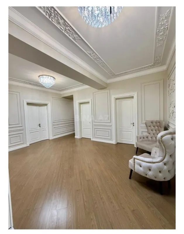 Satılır 4 otaqlı mənzil 210 m²