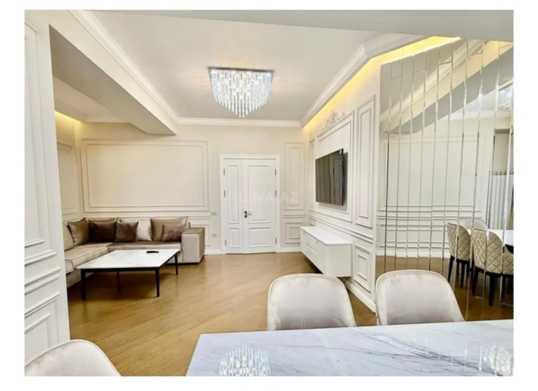 Satılır 4 otaqlı mənzil 210 m²