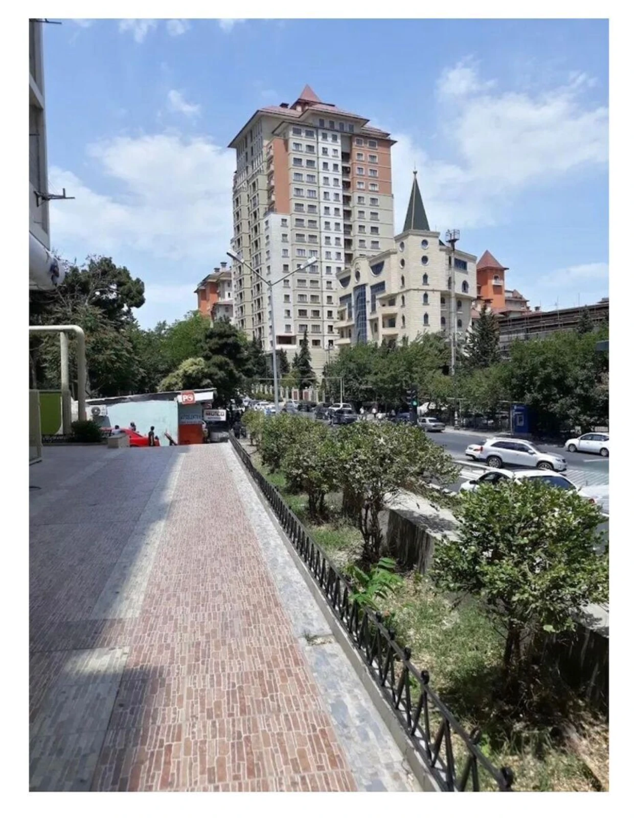 Satılır 4 otaqlı mənzil 210 m²