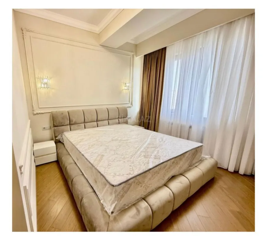 Satılır 4 otaqlı mənzil 210 m²