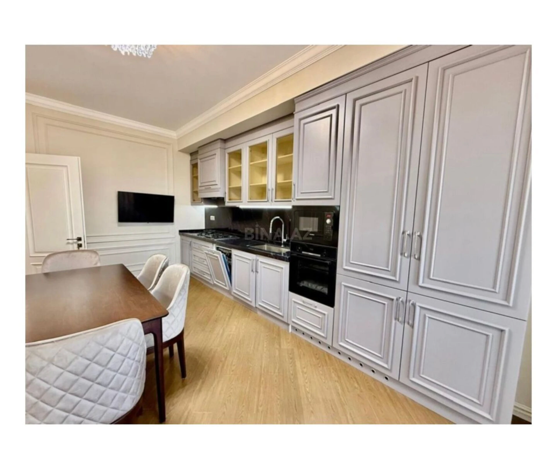 Satılır 4 otaqlı mənzil 210 m²