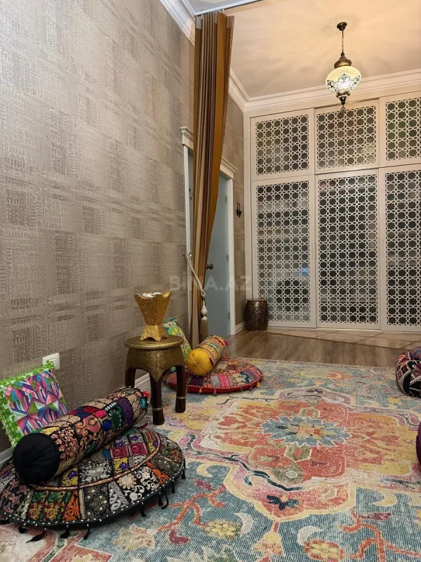 Satılır 4 otaqlı mənzil 157 m²
