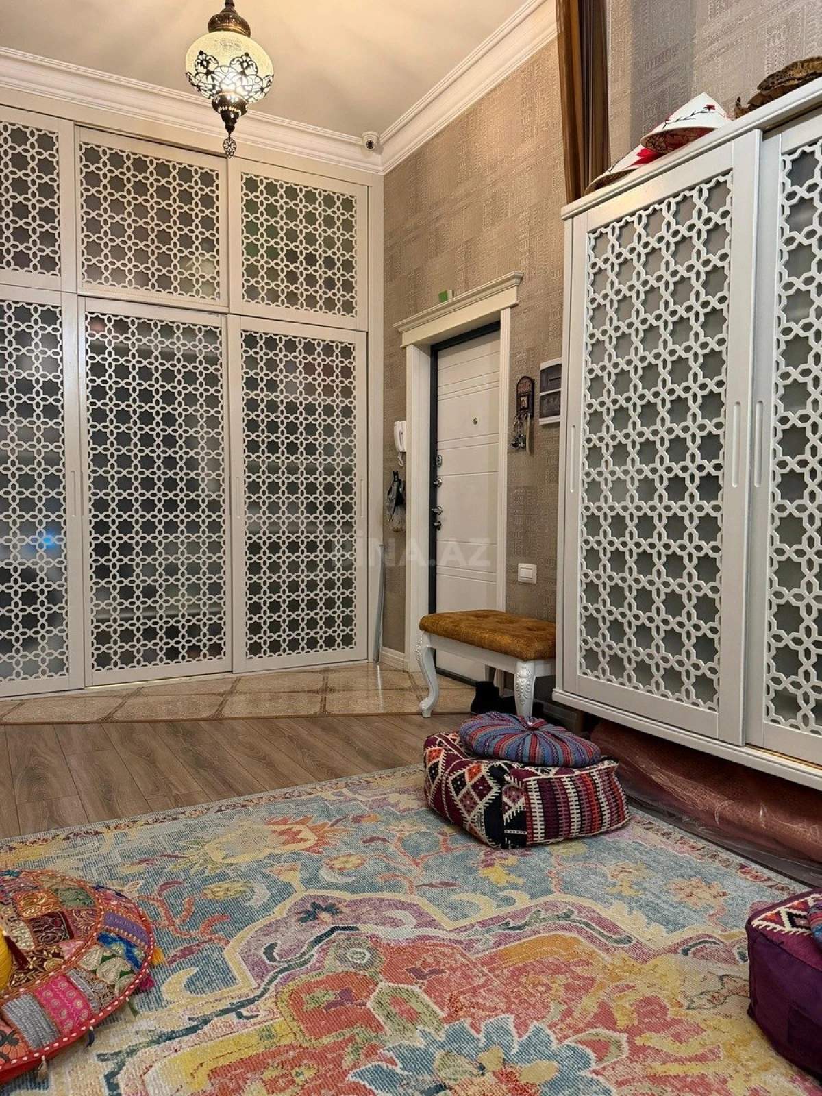 Satılır 4 otaqlı mənzil 157 m²