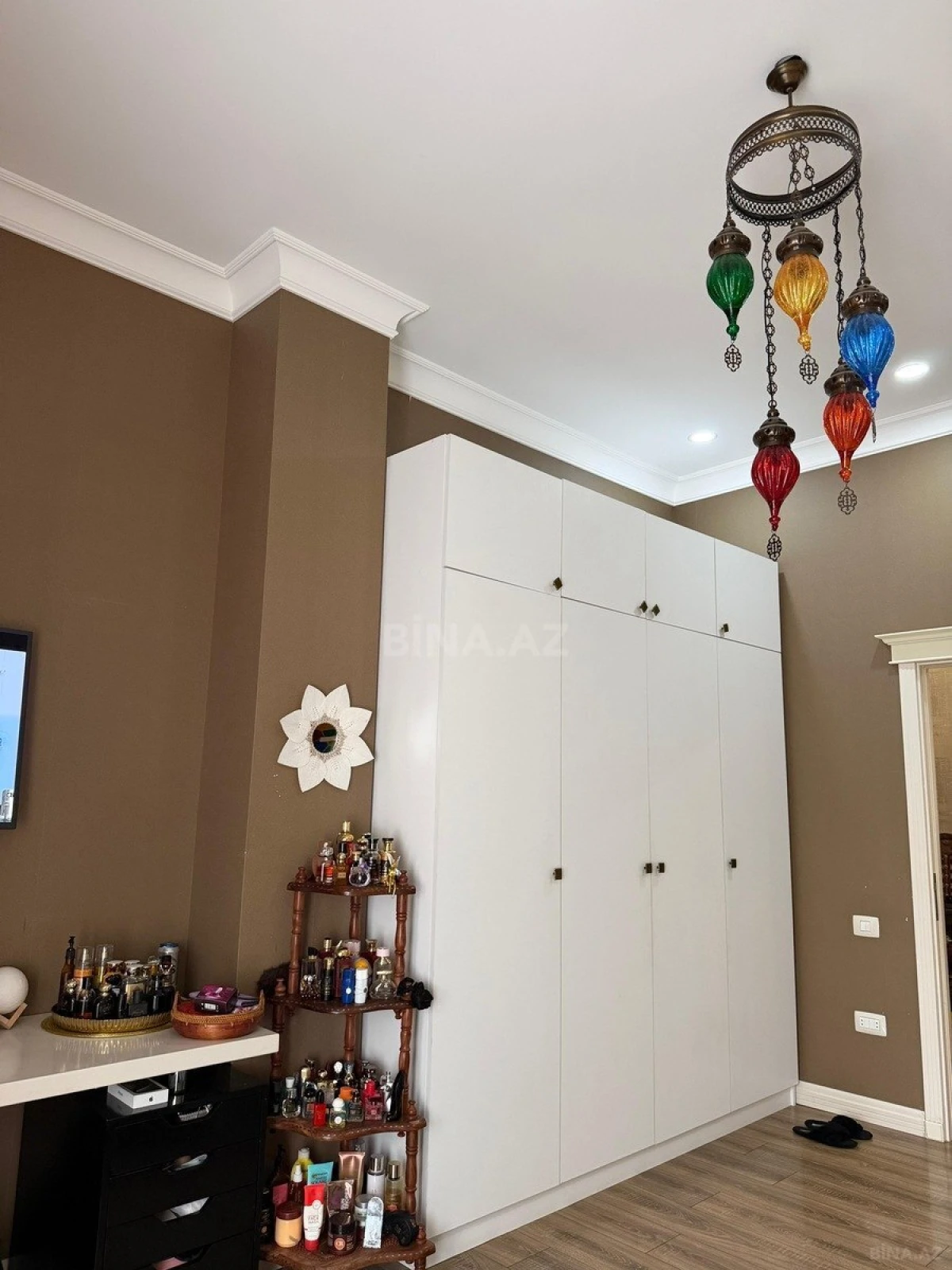 Satılır 4 otaqlı mənzil 157 m²