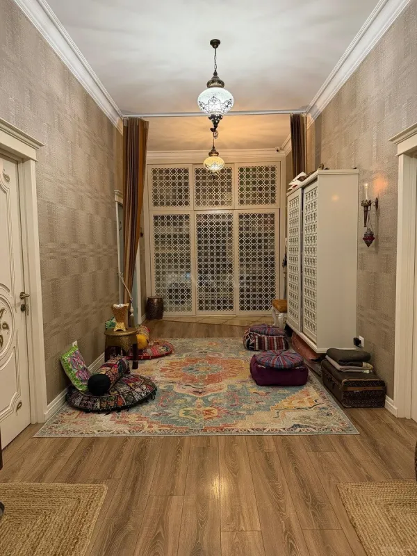 Satılır 4 otaqlı mənzil 157 m²