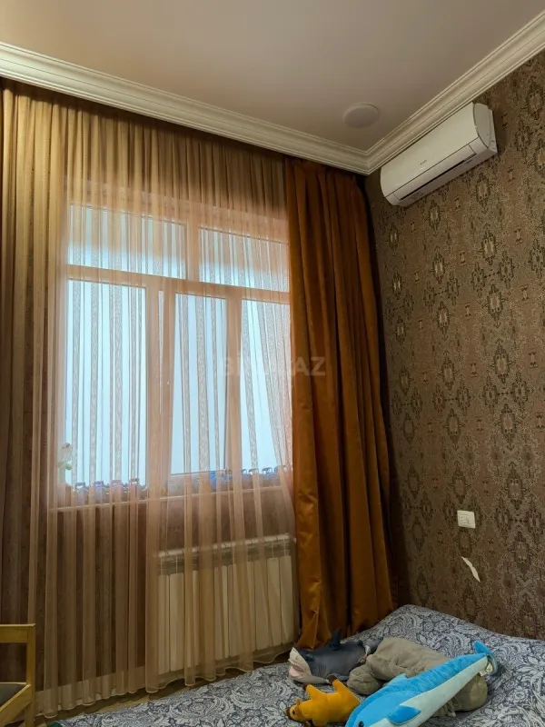Satılır 4 otaqlı mənzil 157 m²