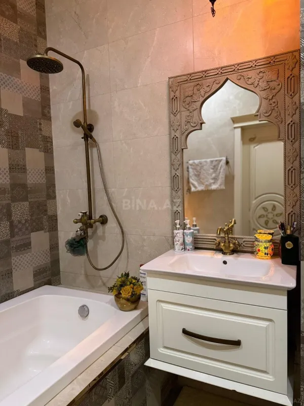 Satılır 4 otaqlı mənzil 157 m²